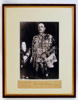 vitéz Igmándy-Hegyessy Géza testőr altábornagy, a testőrség parancsnoka fényképe, saját kezű aláírásával paszpartuban, keretben 30x39 cm
