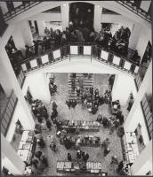 1973 Budapest, Divatcsarnok, enteriőr fotó, 21x18 cm