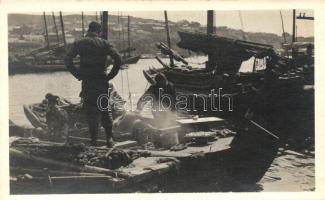 1920 Vladivostok, Chinese fishermen in the port, photo