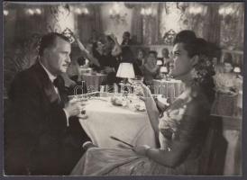 cca 1940 Somlay Artúr (1883-1951) és Karády Katalin (1910-1990) színészek közös jelenetben, 9x11 cm