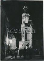 cca 1950-1960 Csík Ferenc (1894-1984): Soproni éjszaka, jelzetlen vintage fotóművészeti alkotás a szerző hagyatékából, 24x17 cm