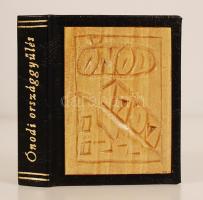 Csorba Csaba: Az ónodi országgyűlés. Miskolc, 1983. Minikönyv, 498. számozott példány, készült 500 példányban, könyvárusi forgalomba nem került. Műbőr kötésben, az elő- és hátlapon lakkozott, faragott fa borítással, jó állapotban.