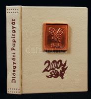 Mades Gyuláné: A Diósgyőri Papírgyár 200 éve. Miskolc, 1982. Minikönyv, 191. számozott példány, készült 1000 példányban, könyvárusi forgalomba nem került. Műbőr kötésben, az elülső borítón fém plakettel, jó állapotban.