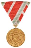 Bulgária 1933. "Háborús emlékmedál 1915-1918" aranyozott fém kitüntetés mellszalagon T:1,1- Bulgaria 1933. "Commemorative Medal for the War of 1915-1918" gilt metal decoration with ribbon C:AU,XF