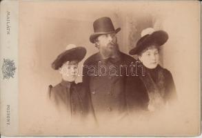 cca 1870-1900 Pozsonyi fotótörténeti gyűjtemény 7 db közepes keményhátú fotó pozsonyi fényképészek m...