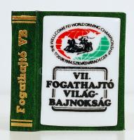 Habis László, Miskolczi László, Roth Ferenc: VII. fogathajtó világbajnokság, Szilvásvárad. Miskolc, 1985. Minikönyv, 116. (fekete) számozott példány, készült 700 példányban, könyvárusi forgalomba nem került. Műbőr kötésben, az elülső borítón porcelán plakettel, jó állapotban.