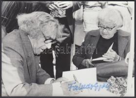Faludy György költő dedikált fotó. Karsai Sándor fotója 18x12 cm