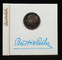 Bartók Béla 1881-1945. Vál. Nyerges András. Bp., 1981, Kossuth Könyvkiadó. Minikönyv, kartonált papírkötésben, az elülső borítón fém plakettel, jó állapotban.