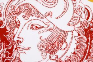 Hollóházi Szász Endre tervezte hegedű, kézzel festett, jelzett, hibátlan, hiányos, h:59 cm