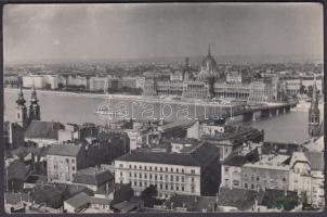 1954 Tiszavölgyi József fotólapja, Budapest, dunai panoráma a Kossuth híddal, az 1954-es Mezőgazdasági Kiállítás és Vásár emlékpecsétjével, 9x14 cm