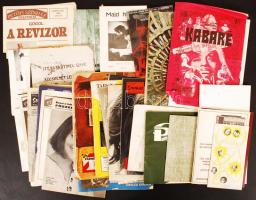 cca 1960-1980 Színház témájú nyomtatványok, kiadványok, újságok. Műsorfüzetek, előadás prospektusok, nagy zacskóval