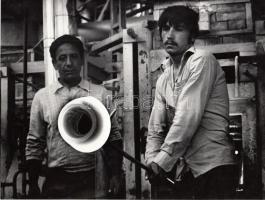 cca 1970-1980 Gebhardt György (1910-1993): Üvegfúvók, jelzetlen vintage szociofotó a szerző hagyatékából, 18x24 cm