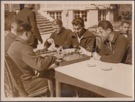 cca 1950 Puskás Ferenc (?) labdarugó (a szemben ülők sorában  bal oldalon) csapattársaival, talán edzőtáborban valahol külföldön, 15x20 cm
