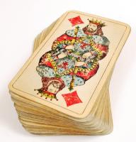 40 lapos tarokk kártyapakli, cca 20. század első fele. Kicsit kopott, egyébként jó állapotban.