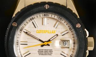 Vadonatúj, bontatlan Caterpillar férfi Quartz óra eredeti dobozában, leírással. Fém és bőr szíjjal, ...