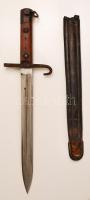 I. Világháborús bajonett, jelzett bőr hüvelyben, h:38 cm