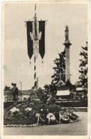 1938 Ipolyság, bevonulás, Országzászló cserkészekkel / entry of the Hungarian troops, country flag with scouts (lyuk / pinhole)