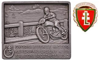 1942. "Gyorslevente motorkerékpárverseny a VIII. Balatoni Sporthéten" Al plakett. Szign.:PETRO (49x58mm) + ~1940. "Szebb jövőt!" zománcozott Br gomblyukjelvény T:2