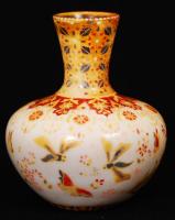 Zsolnay kis váza, kézzel festett, jelzett,   hibátlan, kis kopásokkal formaszám: 3954, m:7,5 cm