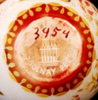 Zsolnay kis váza, kézzel festett, jelzett,   hibátlan, kis kopásokkal formaszám: 3954, m:7,5 cm