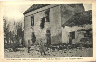 Polish yard destroyed by Russian grenades, Orosz gránátokkal lerombolt lengyel udvar