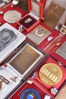 Brandi Jenő olimpiai bajnok vízilabdázó, edző és sportvezető hagyatéka: kb. 55db klf sport érem, pla...