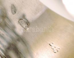 Fehérarany (Au) 18 K gyűrű apró kövekkel díszítve, jelzett, méret: 56, br: 5,9 g /
Gold ring, size: ...