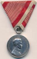 1917. Károly Ezüst Vitézségi Érem II. osztály "Fortitudini / IV. Károly" jelzett "A" kitüntetés mellszalaggal Szign.: Kautsch (30mm) T:2- Hungary 1917. Silver Medal for Bravery II class, with "A" hallmark on edge, with ribbon Sign.: Kautsch C:VF