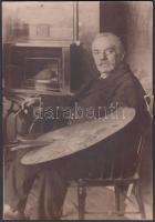 Kemény Jenő festőművésze a palettával, feliratozva, kép kissé szakadt, 13x20 cm