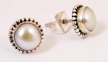 Ezüst (Ag) fülbevalópár gyöngy díszítéssel, br: 1,4 g / Silver earring with pearl, 1,4 g