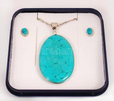Türkiz függő ezüst (Ag) láncon, türkiz berakásos fülbevalóval, jelzett, br: 6,9 g / Silver necklace with turquoise pendant and earring, br: 6,9 g