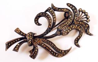 Ezüst (Ag) kitűző markazitos díszítéssel, br: 6,9 g / Silver brooch, br: 6,9 g