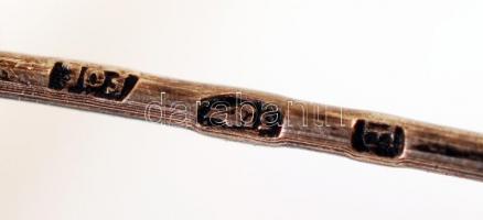 Ezüst (Ag) kitűző markazitos díszítéssel, br: 6,9 g /
Silver brooch, br: 6,9 g