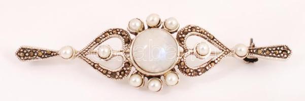 Ezüst (Ag) kitűző gyöngy és holdkő és markazitos díszítéssel, br: 6,4 g / Silver brooch, br: 6,4 g