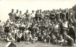 Balaton, fürdőzők, Nagy István photo (EK)