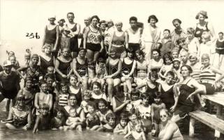 Balaton, fürdőzők, Nagy István photo