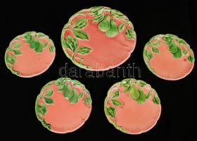 Körmöcbányai szecessziós hiányos süteményes tányérkészlet, 4 db kistányér, 1 nagy, apró lepattanással, jelzett, d:18 cm és 27 cm