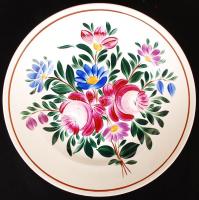 Kézzel festett népi mintás kerámia fali tálak Áhel Lily kézjegyével, 3 db, jelzett, d: 23 cm