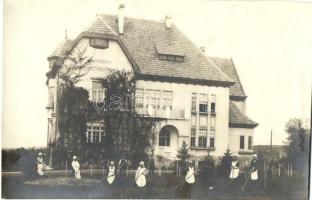 Putnok, Gazdasági és háztartási leánynevelő intézet; Polónyi fényképész felvétele