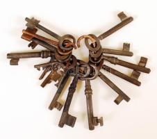 Régi fém kulcsgyűjtemény