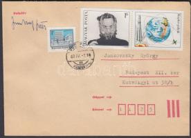 Jankovszky György(1946-) fotóművész aláírása borítékon, a borítékon önarcképét ábrázoló bélyeggel