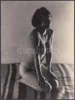 cca 1930-1940 Térdelő akt, 18x24 cm / cca 1930-1940 Nude photo, 18x24 cm