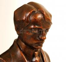 Csíkszentmihályi Róbert (1940-): Ady Endre. Patinázott műgyanta, jelzett, m:24 cm