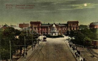 Riga, Dwinsker Bahnhof / railway station, tram at night (EK)