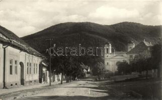 Jolsva, Jelsava; utcakép a templommal / street view with church