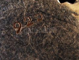 Ezüst (Ag) kereszt szintetikus kő berakással, jelzett, 7,8 g /
Silver cross, 7,8 g