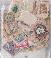 Közel 150 db illetékbélyeg ömlesztve