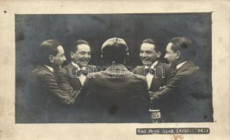 Budapest VII. Erzsébet körút 33. műtermi fotó, humoros trükkfelvétel (Rb)