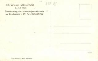 1935 Vienna, Wien; Wiener Männerfahrt, Überreichung der Ehrenbürger, Urkunde am Bundeskanzler Dr. K....