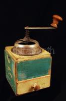 Régi fa kávédaráló fém tekerővel, 12x11x11 cm